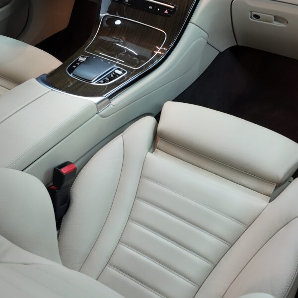 Before and after detailing interior - curățare piele scaune Craiova