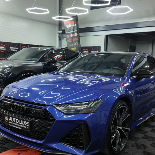 Detailing exterior Craiova - mașină cu polish și protecție ceramică