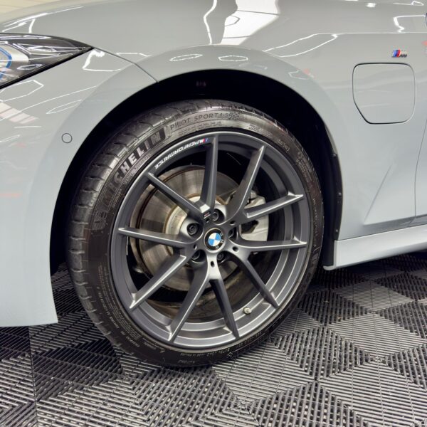 Curatare jante si aplicare dressing anvelope BMW 330i